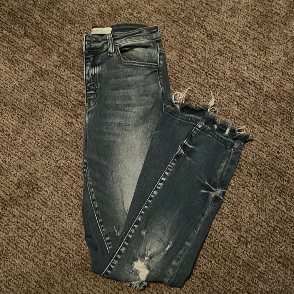 Size 25 KanCan Mid-rise ankle jeans